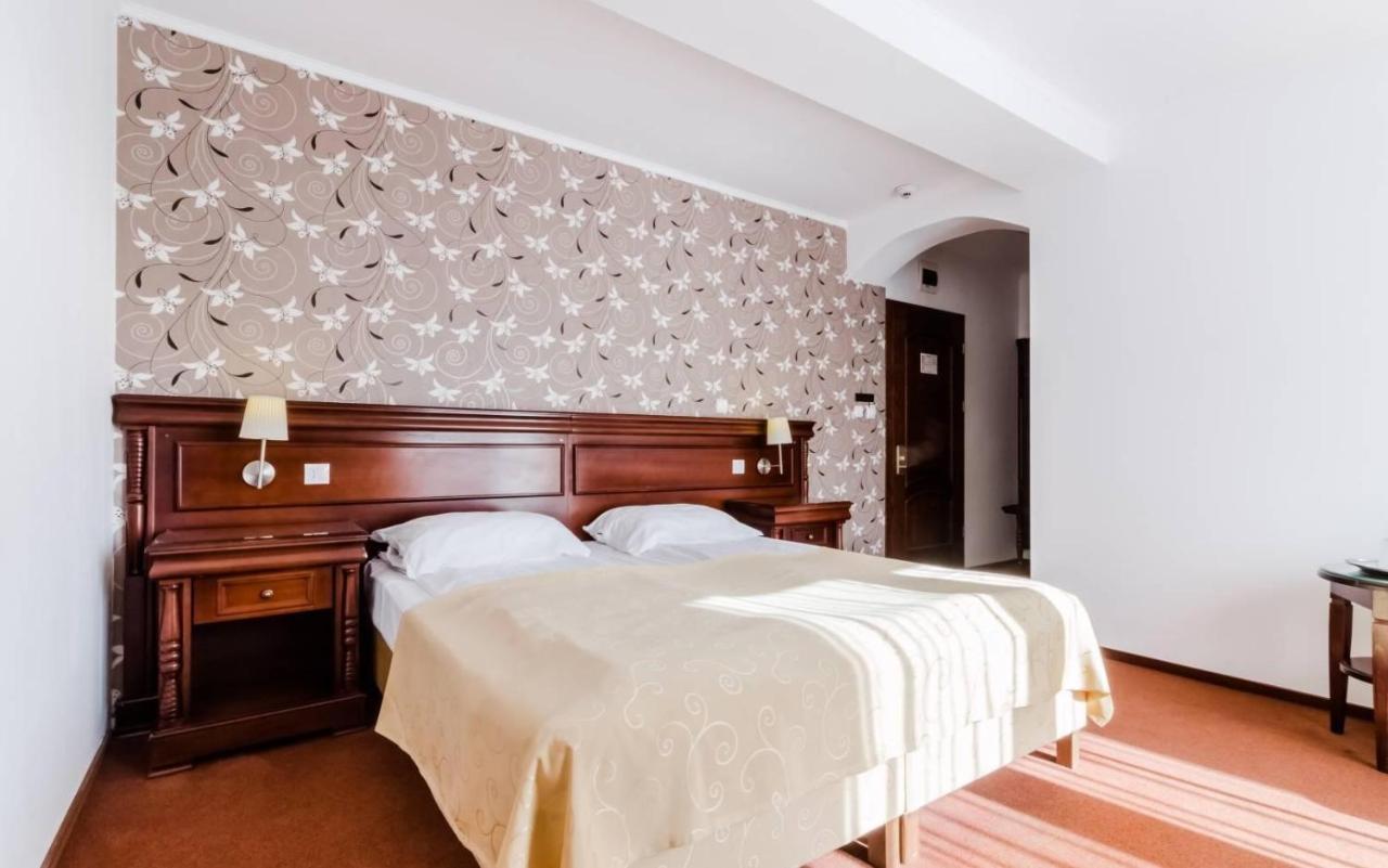 Hotel Bulevard Fagaras Exterior photo
