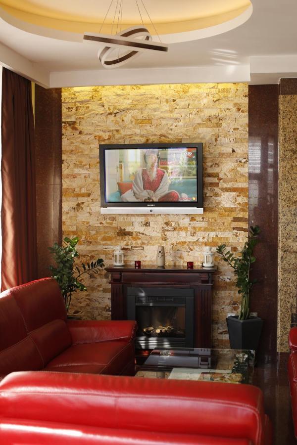 Hotel Bulevard Fagaras Exterior photo