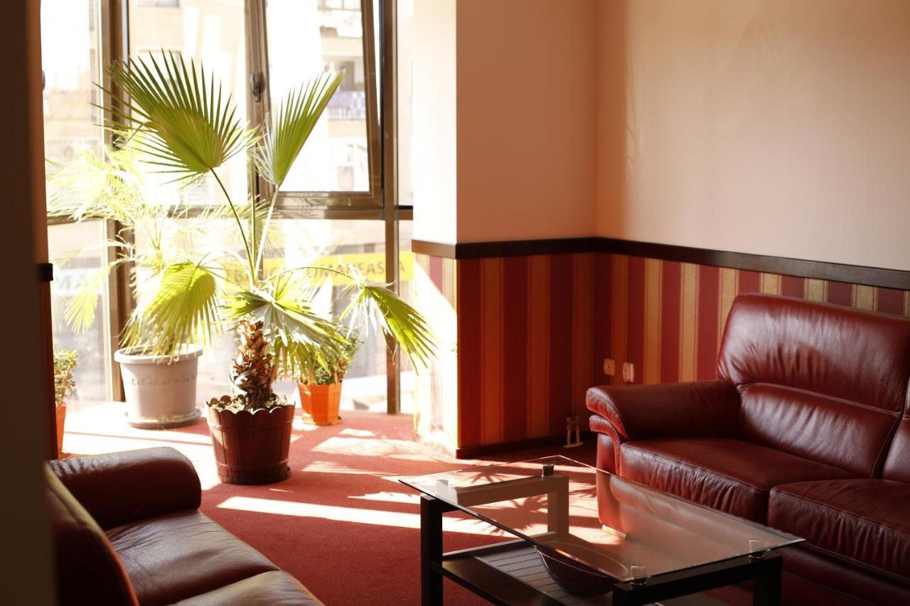 Hotel Bulevard Fagaras Exterior photo