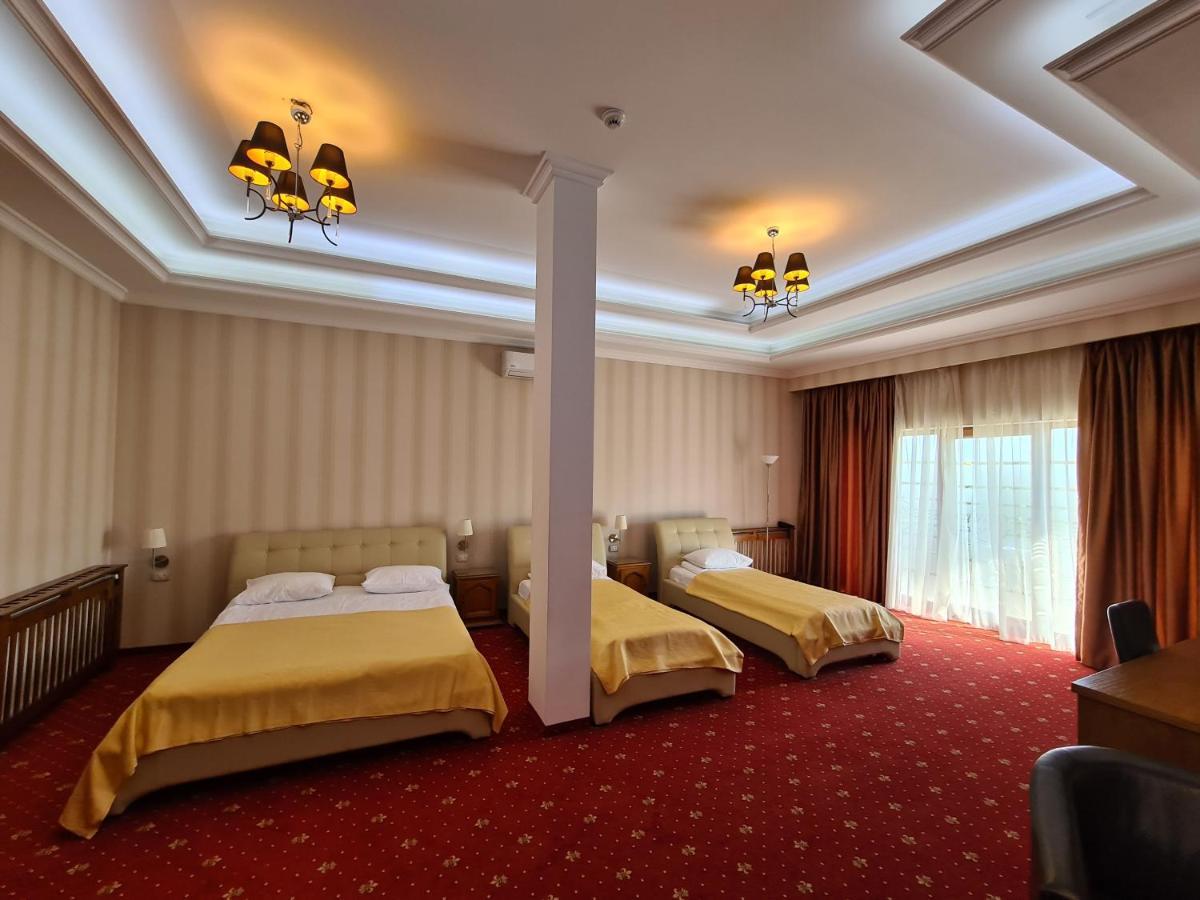 Hotel Bulevard Fagaras Exterior photo