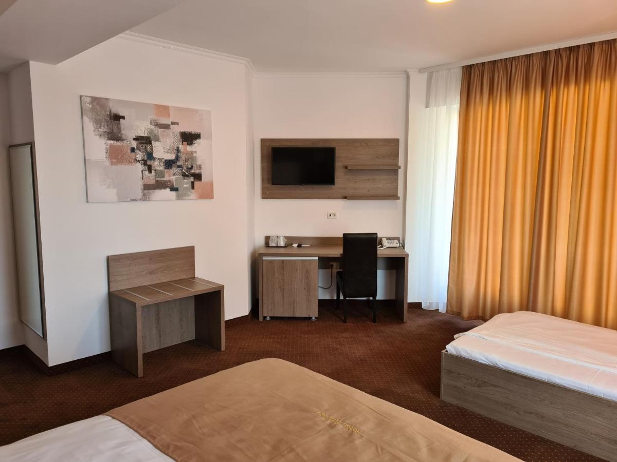 Hotel Bulevard Fagaras Exterior photo