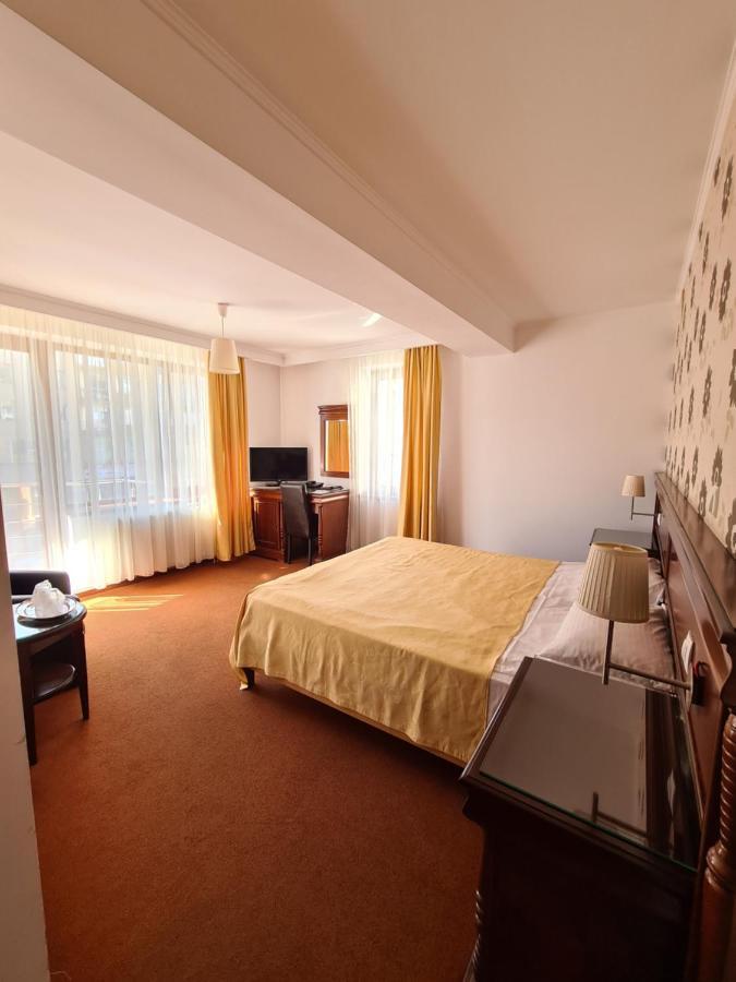 Hotel Bulevard Fagaras Exterior photo