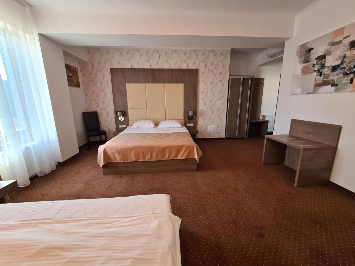 Hotel Bulevard Fagaras Exterior photo