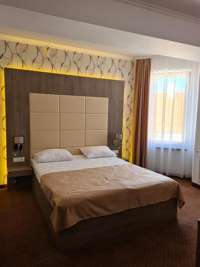 Hotel Bulevard Fagaras Exterior photo