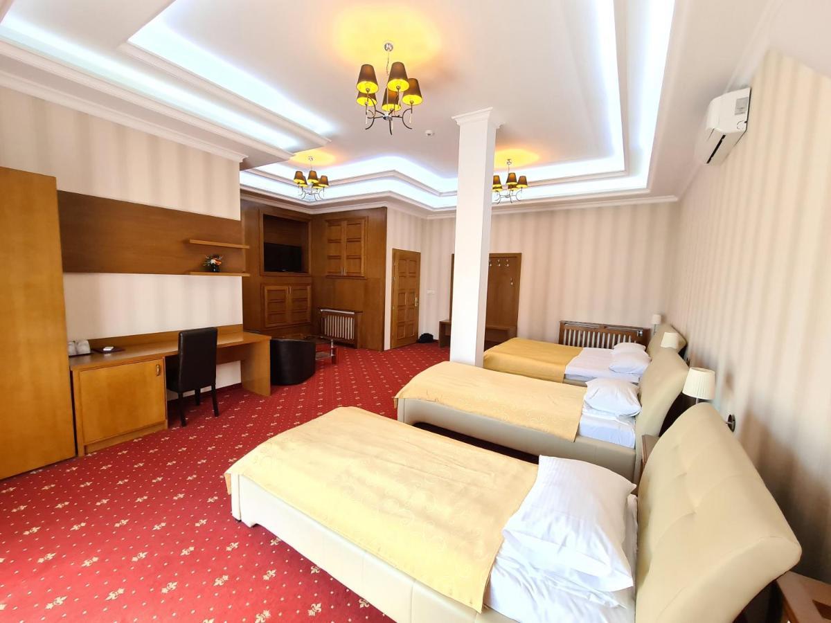 Hotel Bulevard Fagaras Exterior photo