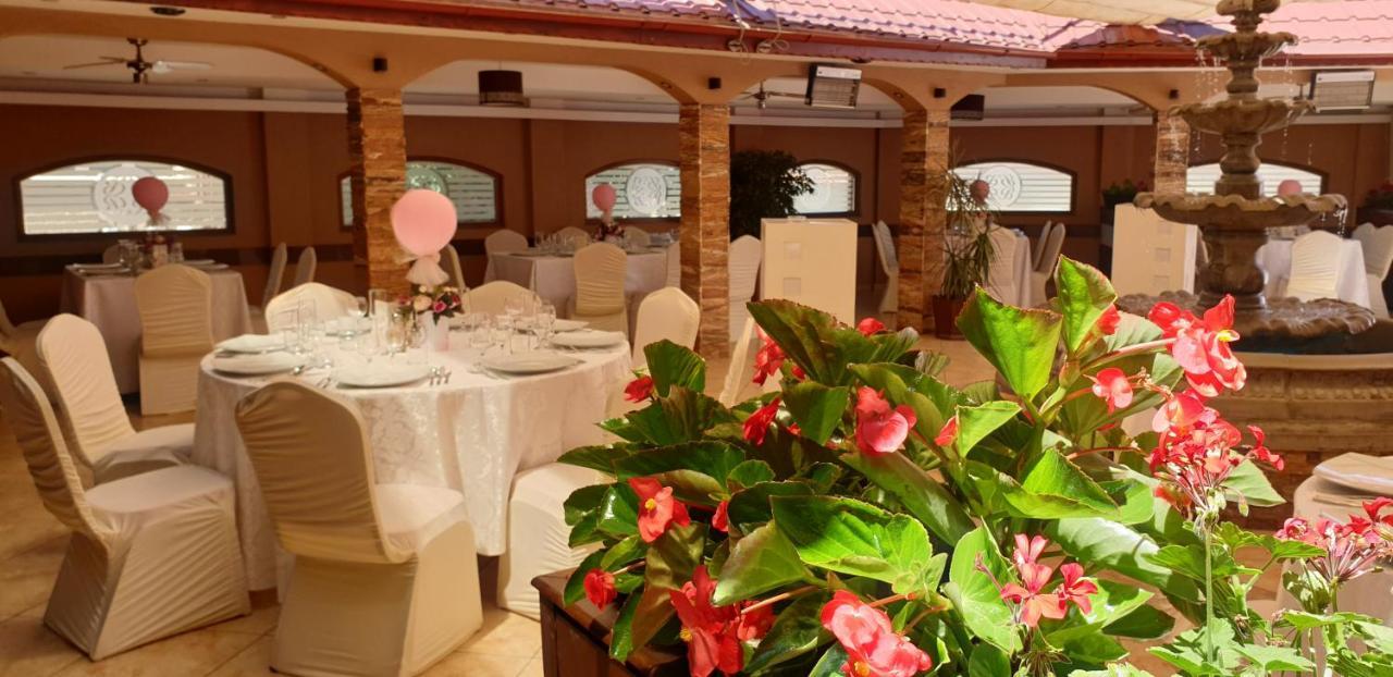 Hotel Bulevard Fagaras Exterior photo