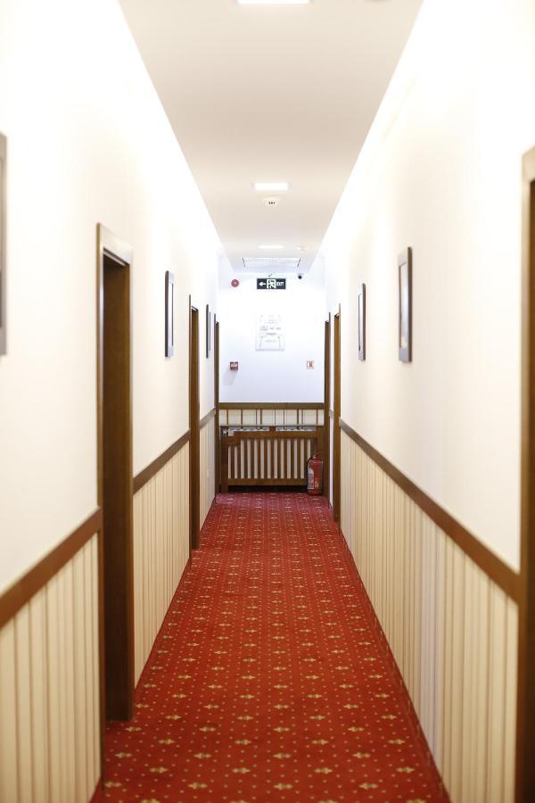 Hotel Bulevard Fagaras Exterior photo