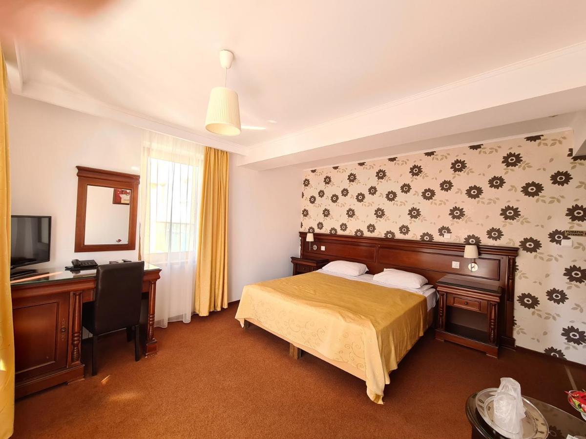 Hotel Bulevard Fagaras Exterior photo